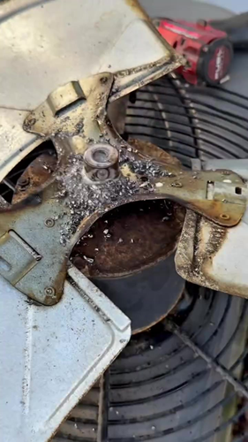 The corroded hub of the seized fan blade, locked onto the old motor shaft.